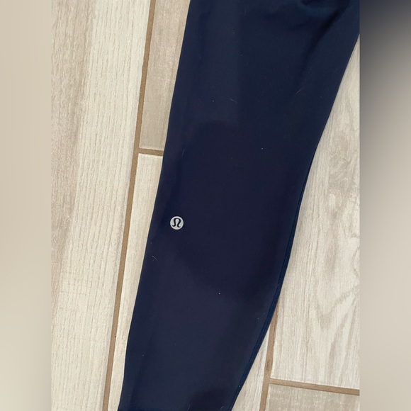 Lululemon Wunder Train High-Rise Tight 25” in Navy size 8 - Picture 3 of 4